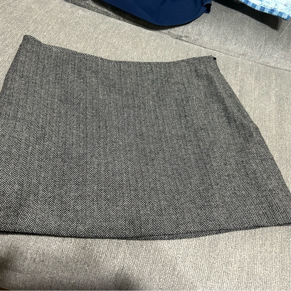 Old Navy Black and Gray Herringbone skirt size 10